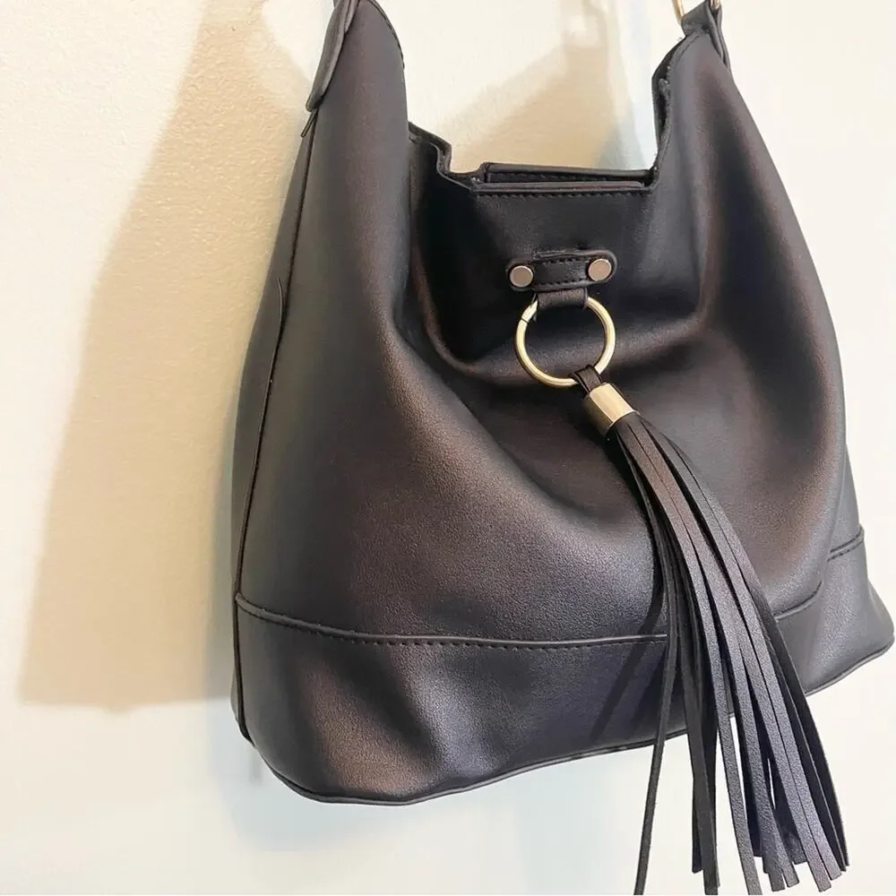 Lulu Dharma Womens Leather Tasseled Shoulder Handbag Bucket‎ Bag Black One Size
